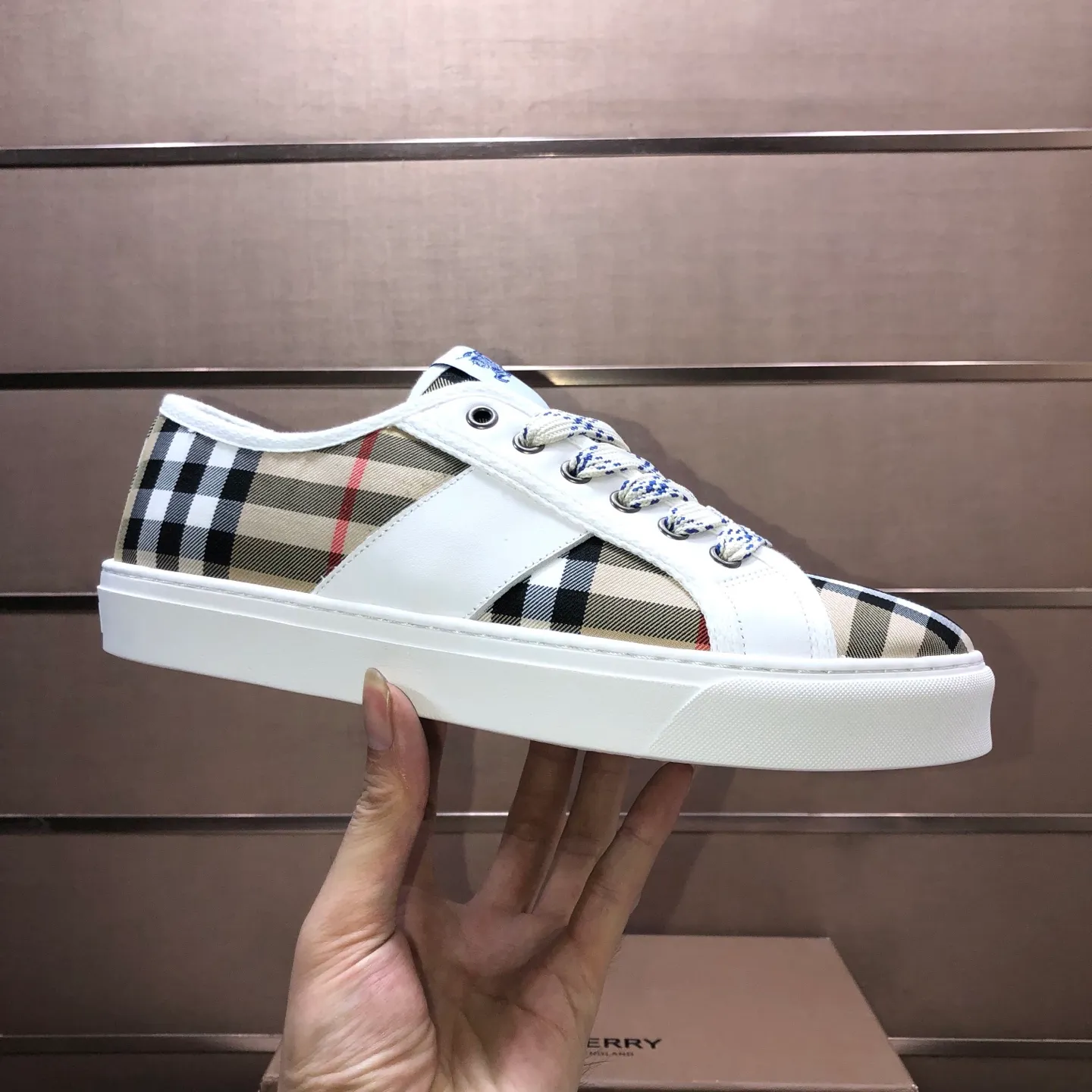 Men's shoes💰460💰【Burberry】Classic low-top sneakers｜Imported cowhide with classic plaid fabric｜Sheepskin lining｜Original outsole｜Fine workmanship and comfortable to wear Size: 38-44 (customized at 45)